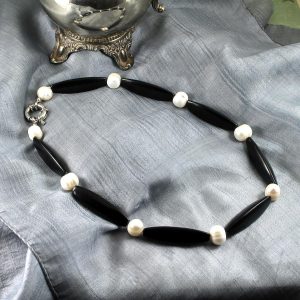 Black-Bead-White-Pearl-Necklace-N-0106