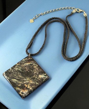 Black-Marbled-Shell