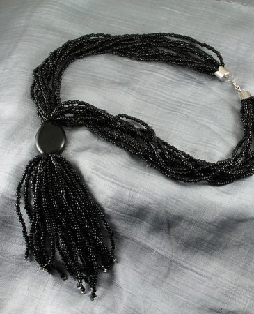Black-Seed-Bead-Tassal-N-0143