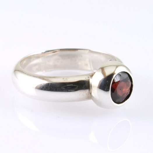 Garnet Round Ring R-0163-d