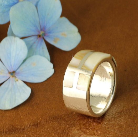 Mother of Pearl Barrel Ring R-0135-f