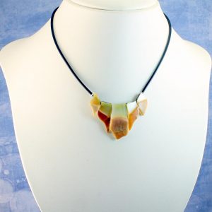 Mother-of-Pearl Chips Necklace N-0149-d
