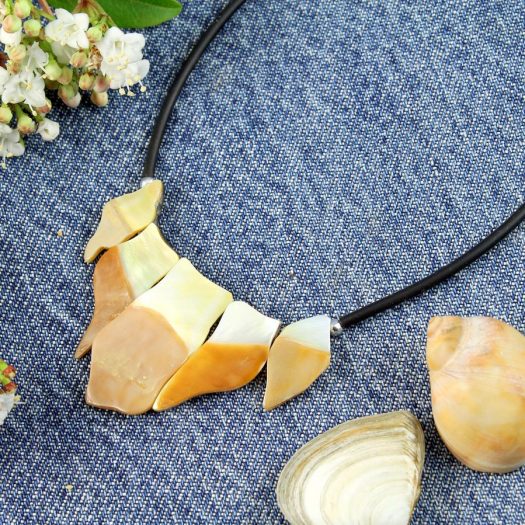 Mother-of-Pearl Chips Necklace N-0149-l