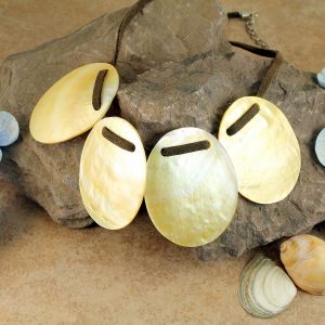 Mother-of-Pearl Four Ovals N-0173-f