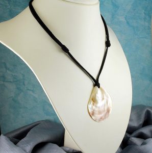 Mother-of-Pearl-Teardrop-N-0142