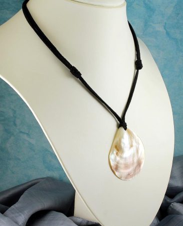 Mother-of-Pearl-Teardrop-N-0142