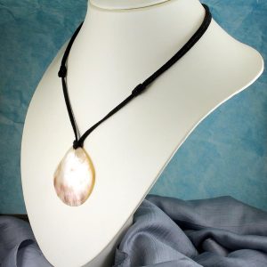 Mother-of-Pearl-Teardrop-N-0142
