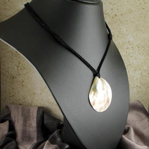 Mother-of-Pearl-Teardrop-N-0142