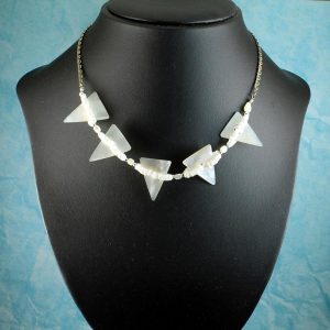 Mother-of-Pearl Triangles N-0147-b
