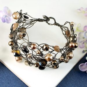 Pearl Wire-Wrapped Bracelet B-0159-e