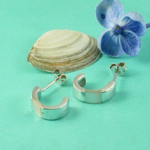 Mother-of-Pearl Curved Studs E-0218-h