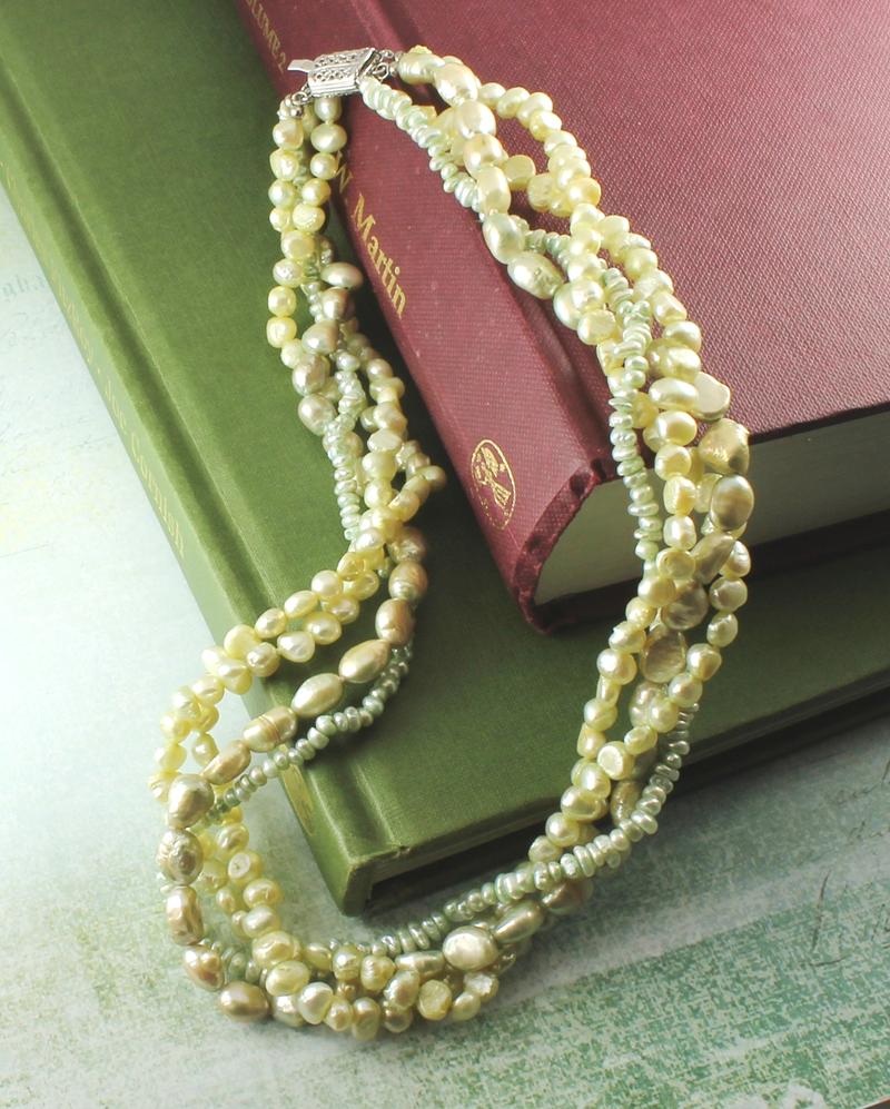 A 4-strand natural pearl necklace, with a detachable pendant/brooch with  old-cut diamonds tot. app. 3.80 ct and pearls. - Bukowskis