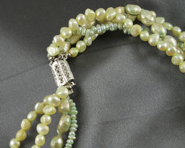 Cream and Mint Pearl necklace