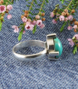 Turquoise Claw-Set Round Silver Ring
