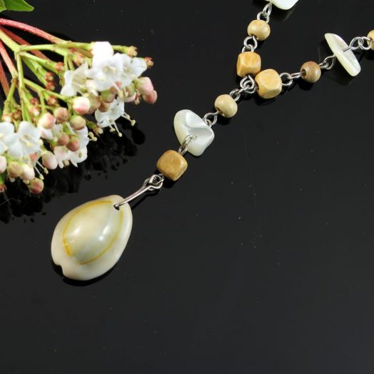 Cowrie Shell Bead Necklace N-0115-k