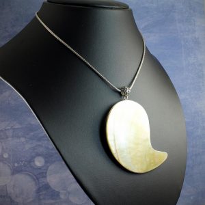 Mother-of-Pearl Pendant Necklace N-0163-i